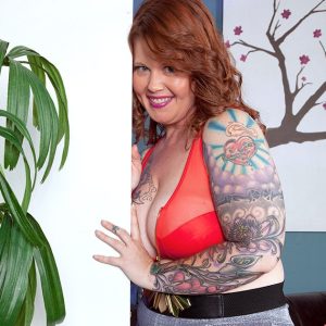 Tattooed BBW with huge breasts Vanya Vixen sucks on a sex toy