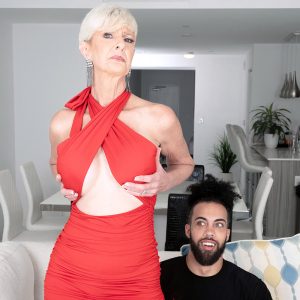 Blondie granny Foxxxy Darlin gets ass fucked while having interracial sex