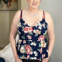Granny pornstar Brie Daniels displays her natural pussy